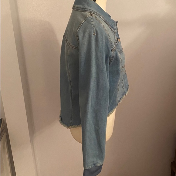 Universal Thread size medium NWT cropped jean jacket - Picture 5 of 12